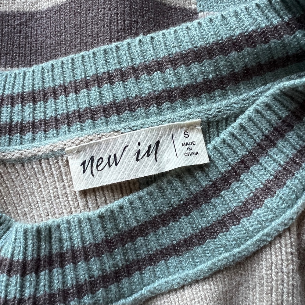 New In Striped Oversized Pullover Sweater Sage Buckle - Picture 4 of 6